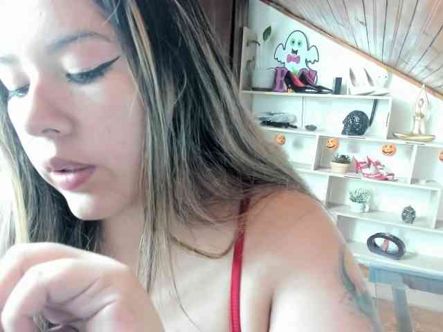 LinaBrowm webcam