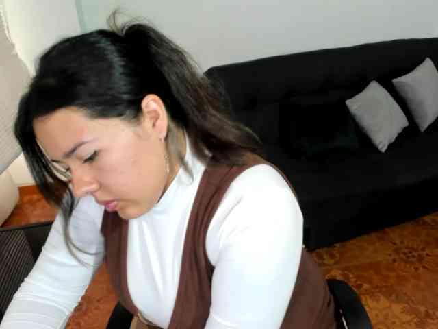 LinaBrowm Live Webcam on BongaCams