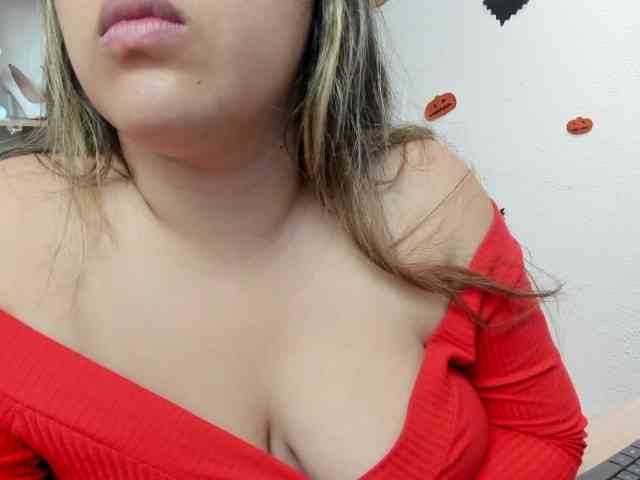 LinaBrowm webcam