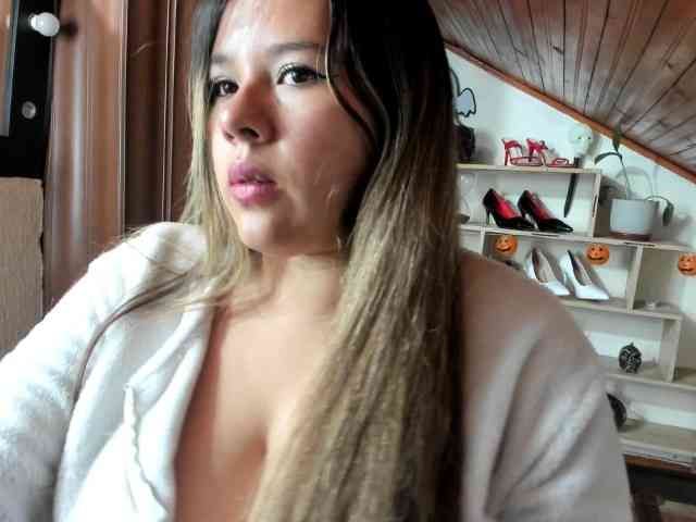 LinaBrowm webcam