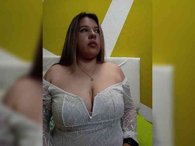 LinaBrowm webcam