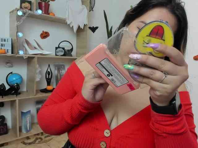 LinaBrowm webcam