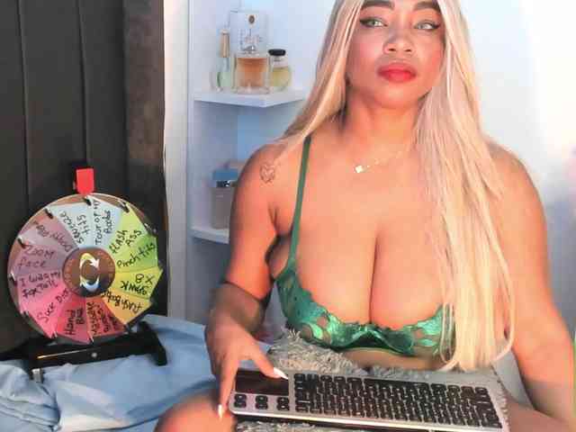 kylieboobs24 webcam