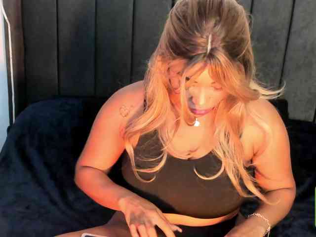 kylieboobs24 webcam