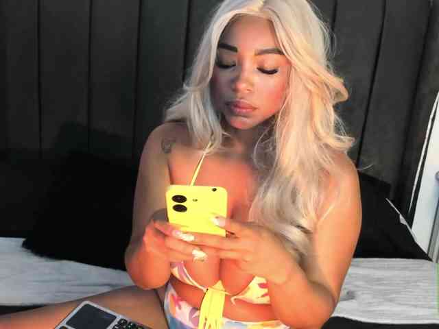 kylieboobs24 webcam