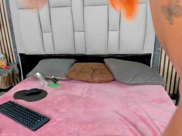 lorrewilliams webcam