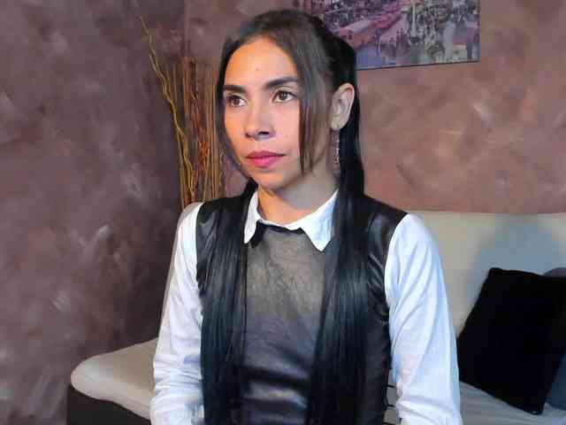 emma-hiill Live Webcam on BongaCams
