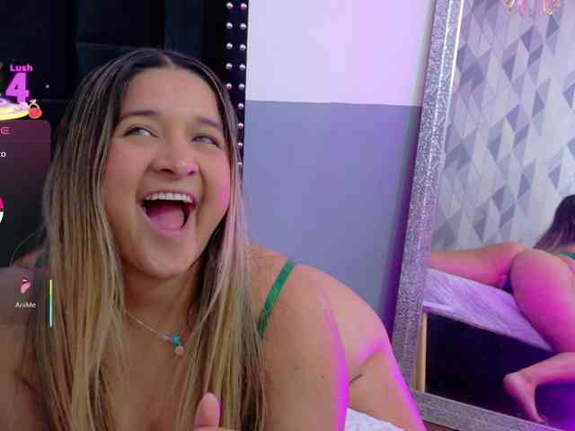 MEGANARIANAA webcam