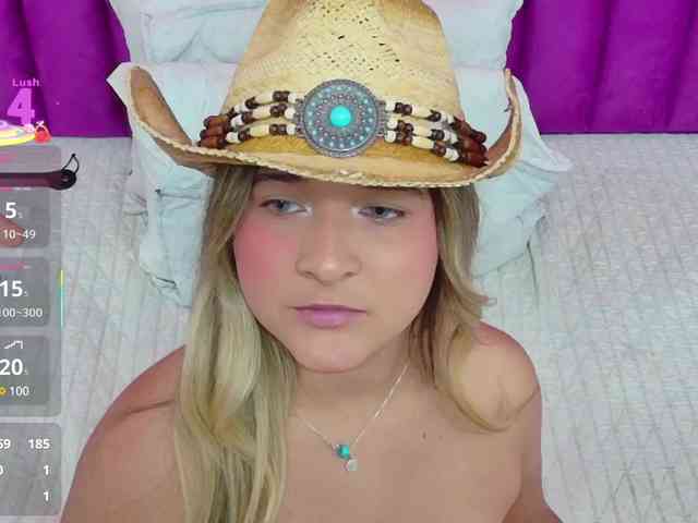 MEGANARIANAA webcam