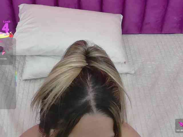 MEGANARIANAA webcam