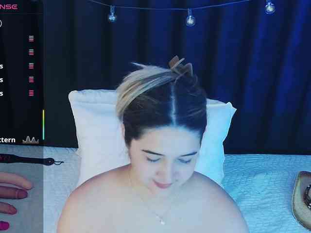 MEGANARIANAA webcam