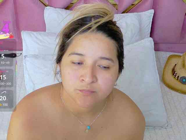 MEGANARIANAA webcam