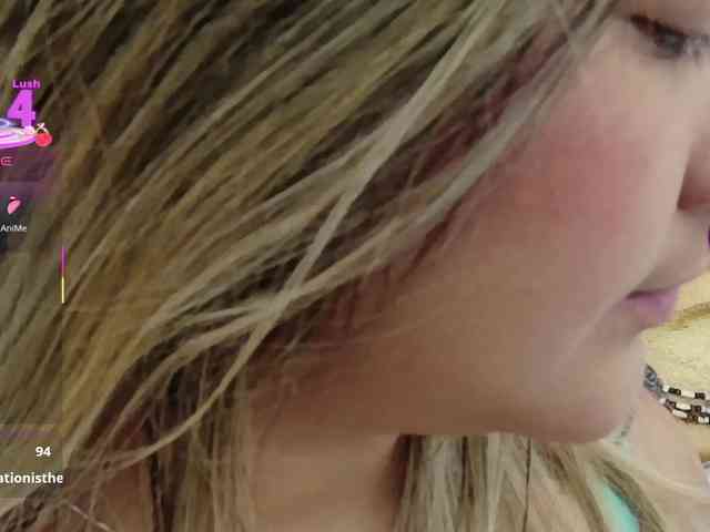 MEGANARIANAA webcam