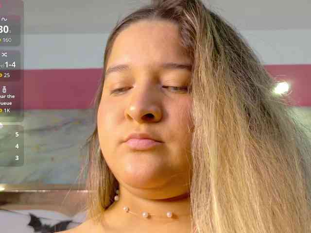MEGANARIANAA webcam