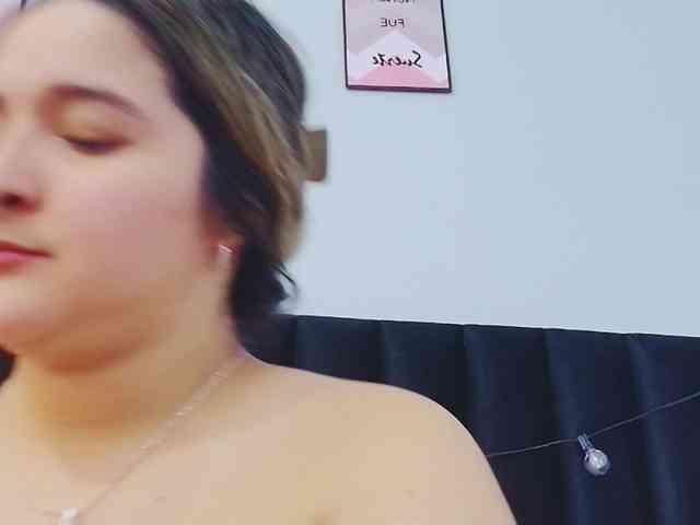 MEGANARIANAA webcam