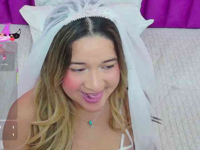 MEGANARIANAA webcam