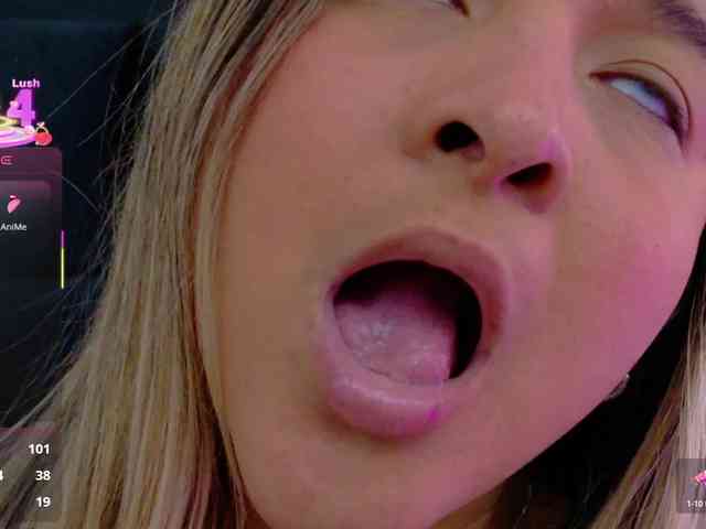 MEGANARIANAA webcam