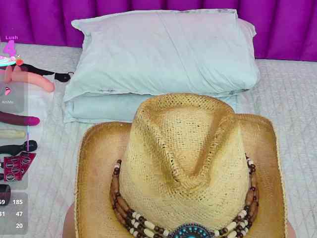 MEGANARIANAA webcam