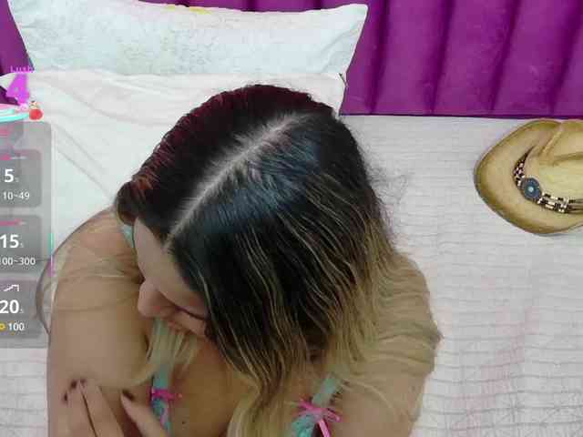 MEGANARIANAA webcam