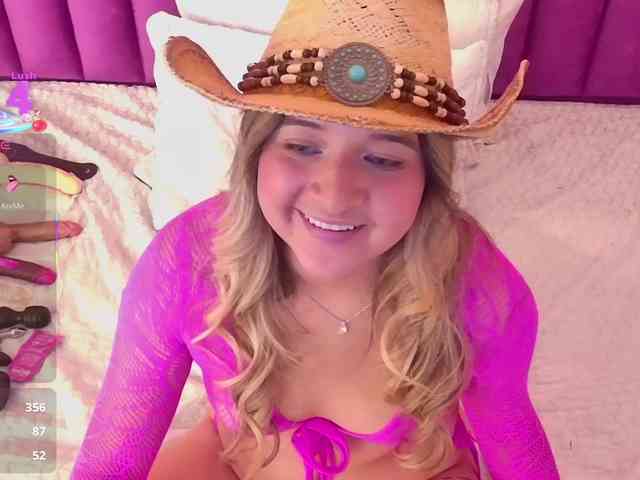 MEGANARIANAA webcam
