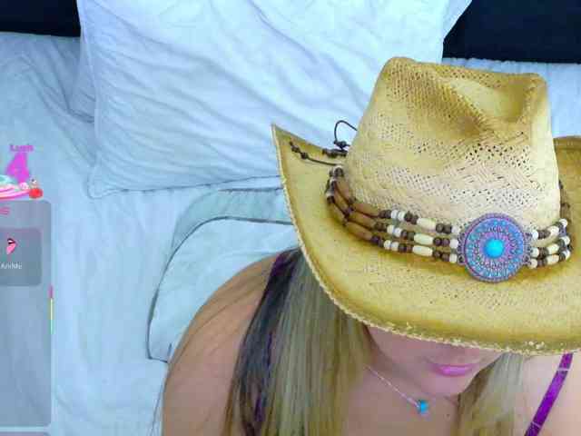 collegepawgloved... Live Webcam on BongaCams