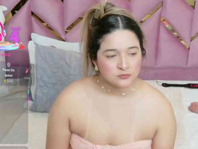 MEGANARIANAA webcam
