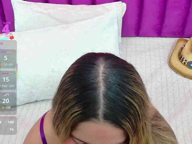 MEGANARIANAA webcam