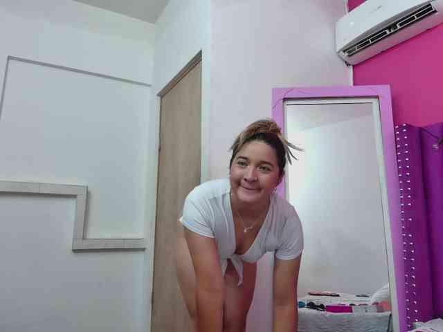 MEGANARIANAA webcam
