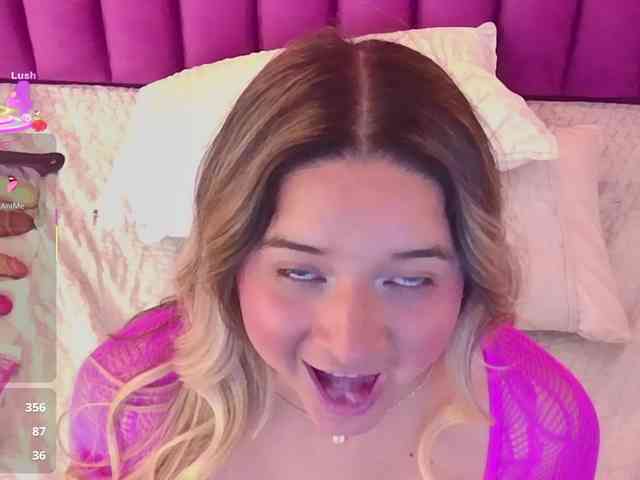 MEGANARIANAA webcam