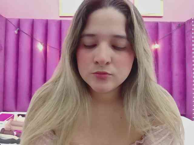 MEGANARIANAA webcam