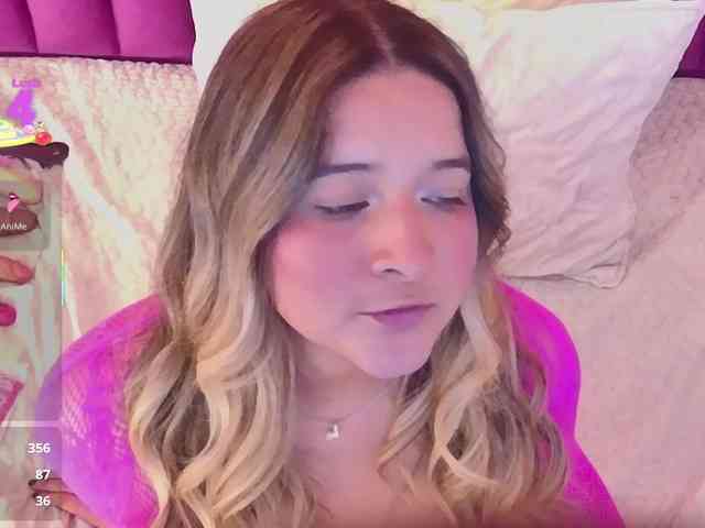 MEGANARIANAA webcam