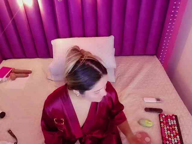 MEGANARIANAA webcam
