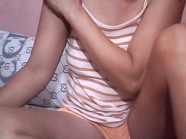 Yummyasian22 webcam