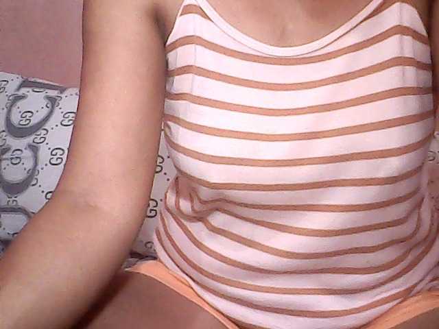 Yummyasian22 webcam