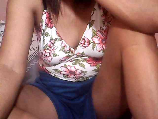 Yummyasian22 webcam