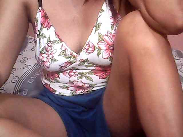 Yummyasian22 webcam