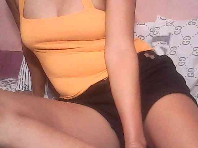 Yummyasian22 webcam