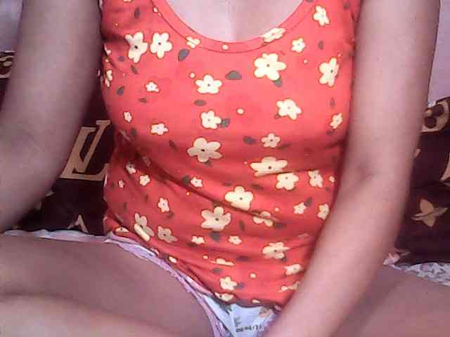 Yummyasian22 webcam