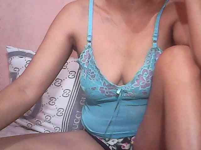 Yummyasian22 webcam