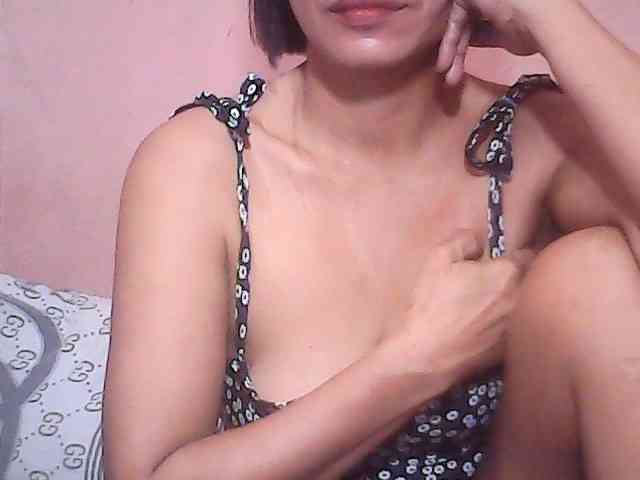 Yummyasian22 webcam