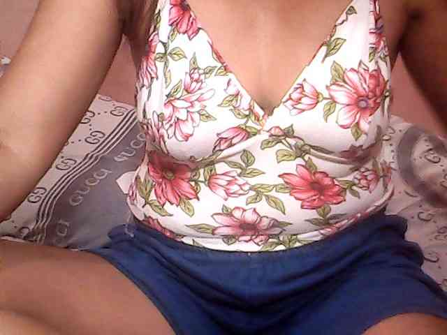 Yummyasian22 Live Webcam on BongaCams