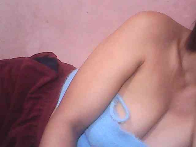 Yummyasian22 webcam