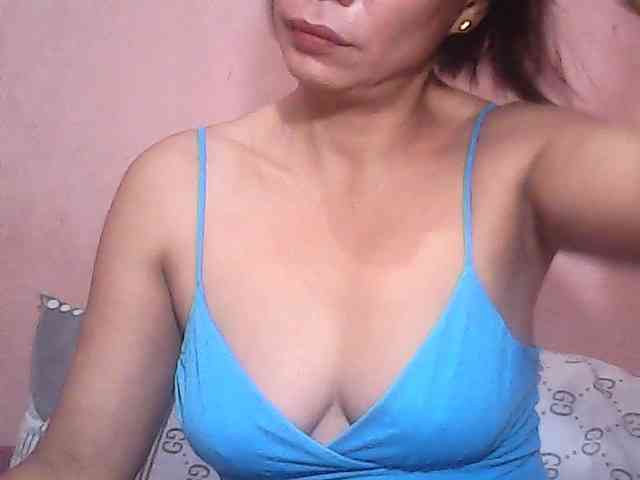 Yummyasian22 webcam