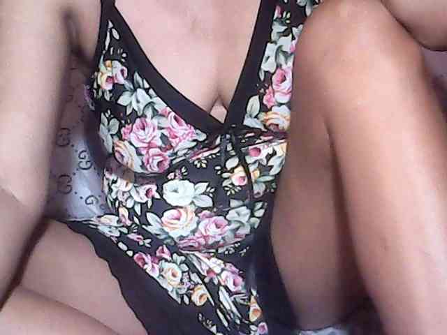 Yummyasian22 webcam