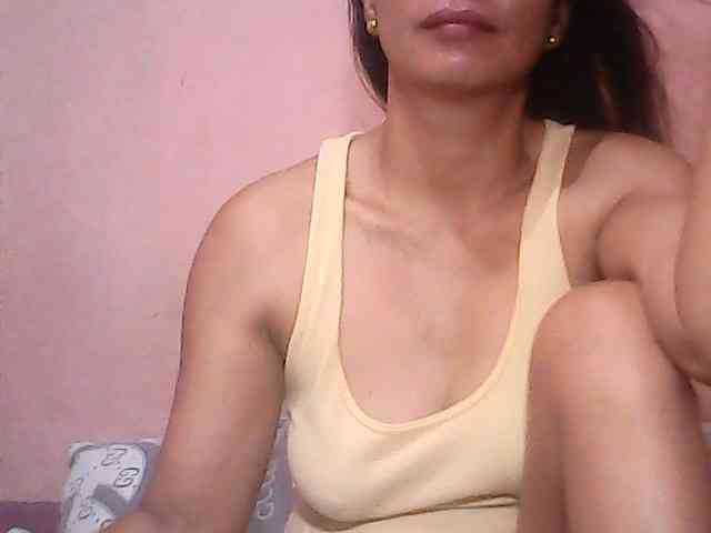 Yummyasian22 webcam
