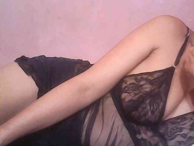Yummyasian22 webcam