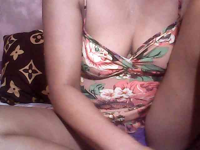 Yummyasian22 webcam
