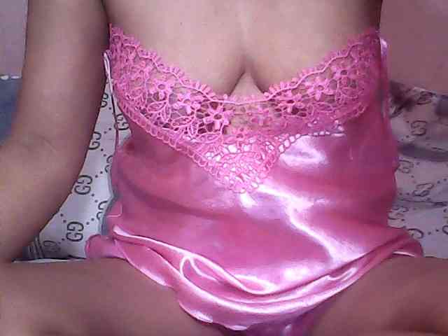 Yummyasian22 webcam