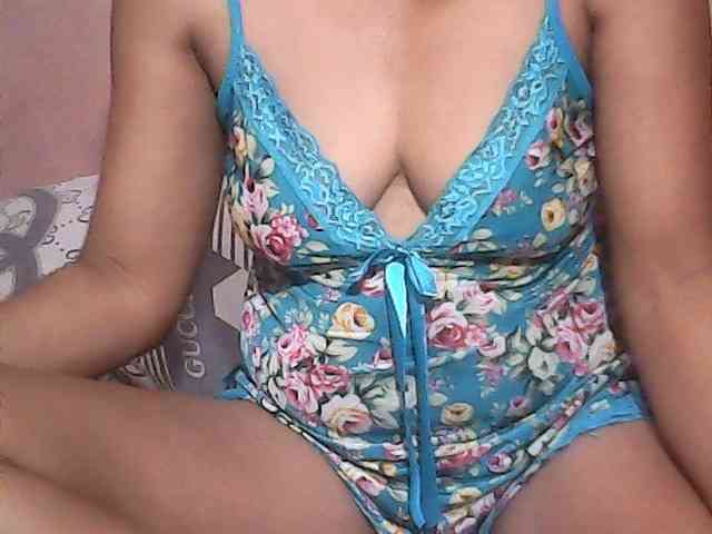 Yummyasian22 webcam