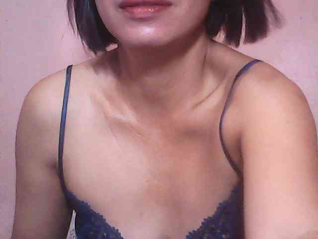 Yummyasian22 webcam